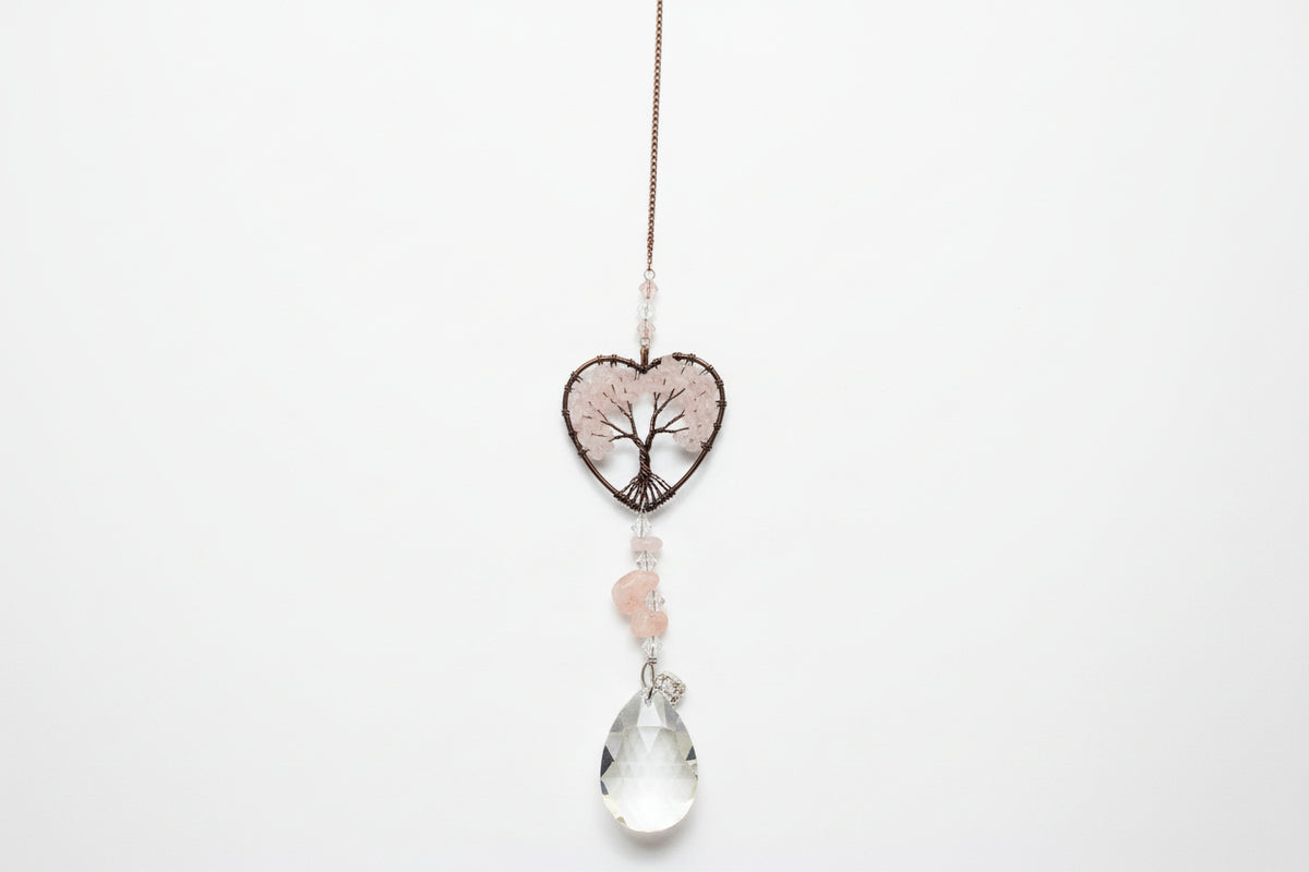 „Herzschlag der Liebe“ – Sonnenfänger- Rosenquarz & Lebensbaum