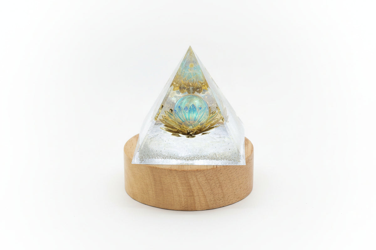 „LUMINA LOTUS“ – Die leuchtende Pyramide der Reinheit